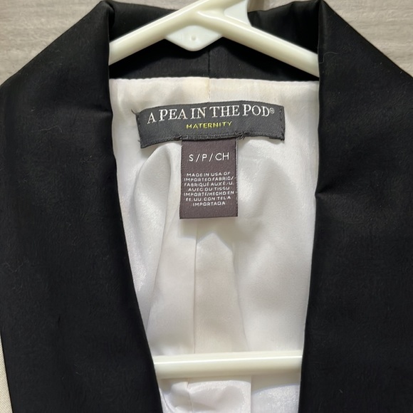 Maternity Blazer 🖤🤍 - Picture 2 of 3